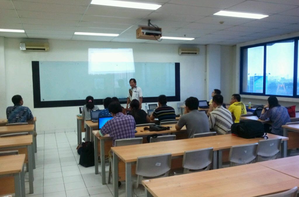 Pelatihan SPSS oleh Bapak Dr Edi Purwanto