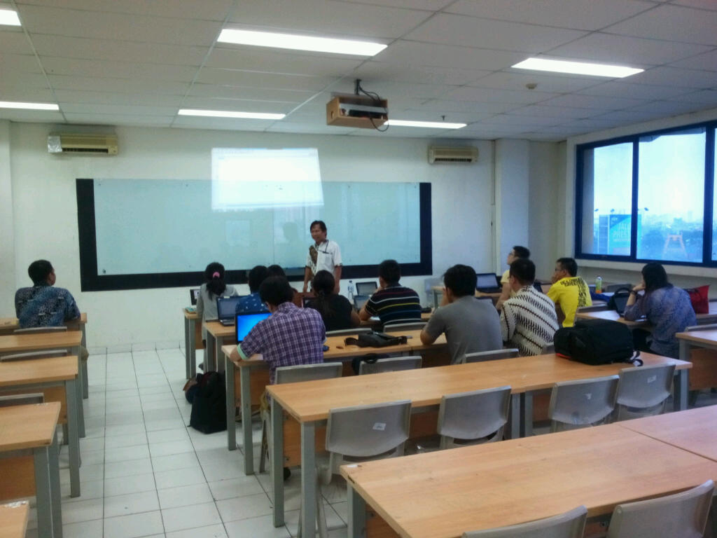 Pelatihan SPSS oleh Bapak Dr Edi Purwanto