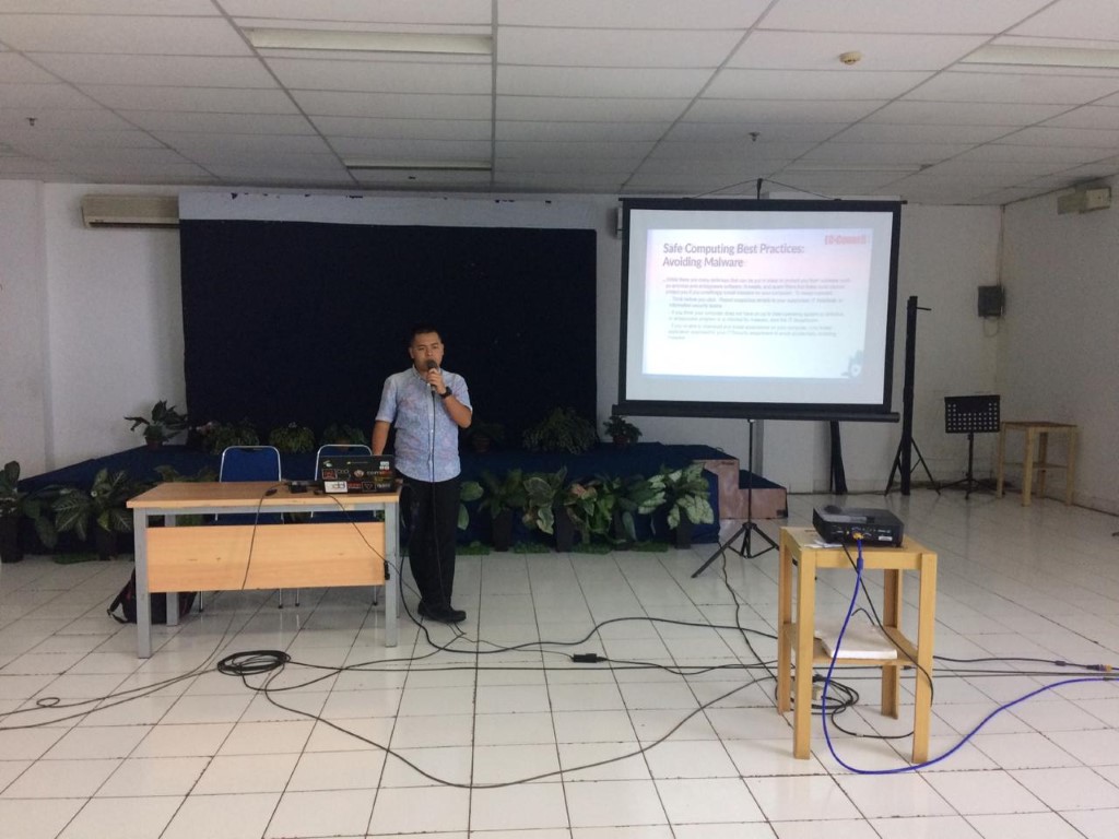 Keikutsertaan Dosen TI pada Seminar Dosen “Cyber Security”