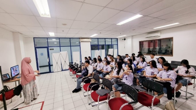 ubm, trial class, ilmu komunikasi