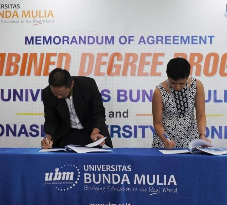 Penandatanganan MoA Combined Degree Program UBM & Monash