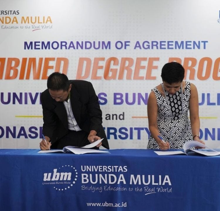 Penandatanganan MoA Combined Degree Program UBM & Monash