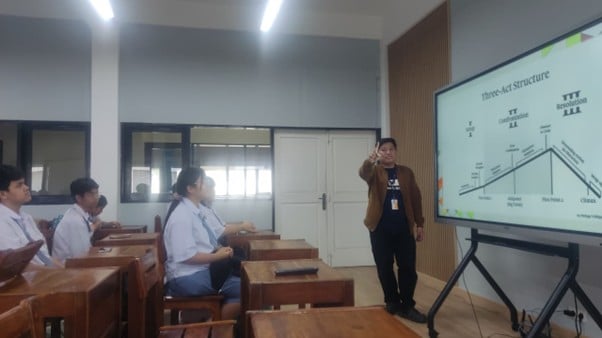 ubm, ilmu komunikasi, kegiatan pengajar