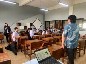 ubm, ilmu komunikasi, kegiatan pengajar