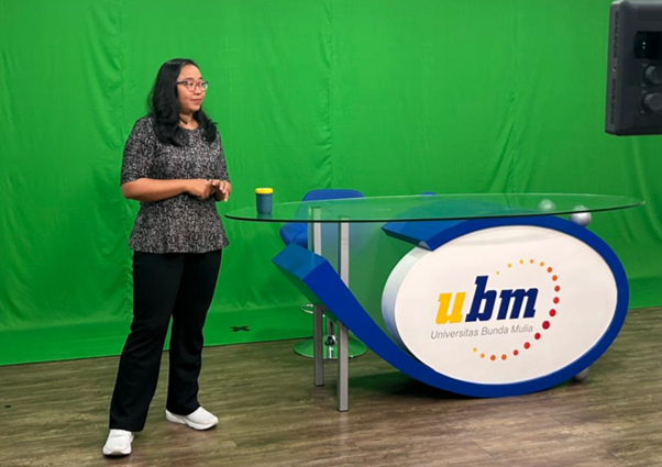 UBM Latih Siswa SMA Penabur 5 Jadi Pembawa Berita Muda Lewat Program “Young Anchors: From Classroom to Newsroom”
