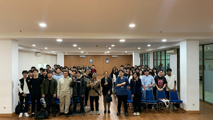 The UBM Management Study Program held a Public Lecture on Retail Business Pricing Strategies to Win the FMCG Market with the topic
