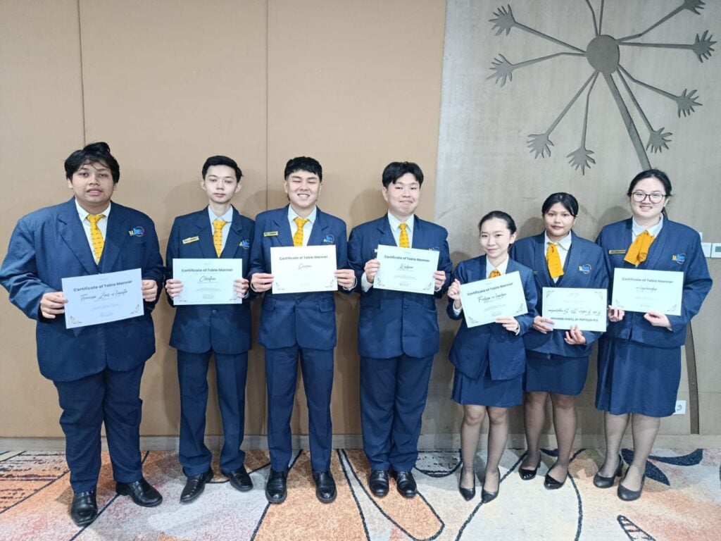 Table Manner Di Hotel Mercure Alam Sutera