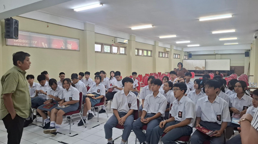 Pengabdian Kepada Masyarakat “Entrepreneurship for Gen Z” di SMA Santo Leo 2, Dorong Generasi Muda Cerdas Berwirausaha”